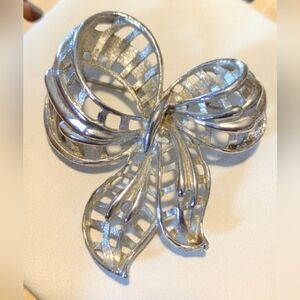Vintage BOW Pin Brooch Silver Signed CORO‎ Statement Brooch